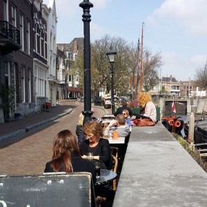 koningsdag-2015-terras-delfshaven-rotterdam